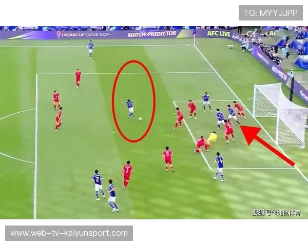 蒋光太在禁区内准确放铲,阻断对方前锋单刀球 蒋光太在禁区内准确放铲,阻断对方前锋单刀球