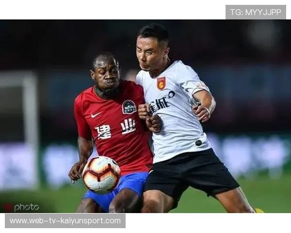 现代足球防线纵深控制在反击防守中的空间压缩战术研究